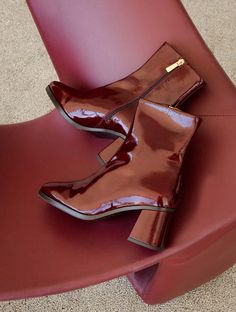 Discover our Bobbies women's Heeled Boots for the fall-winter season. Fall for the Scarlett model in Nebbiolo colour Bobbies Shoes, Women Heel Boots, Mid Heel Ankle Boots, Fall Sneakers, Mid Heel Boots, Mary Jane Ballet Flats, Trendy Boots, Cold Weather Boots, Clog Heels