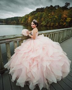 Light Pink Quinceanera Dresses, Mexican Quinceanera Dresses, Quinceanera Photoshoot, Quinceñera Dresses, Quinceanera Photography, 15 Dresses Quinceanera, Quince Dresses Red, Quinceanera Dresses Pink, Quince Dresses Pink