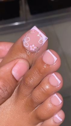 Graduation Pedicure Ideas, Toe And Nail Set Ideas, White Toe Nails Design, Hawaii Pedicure, Toe Nail Designs Fall, Toe Design Ideas, Big Toe Design, Light Pink French Tip Toes, Pink And White French Tip Toes