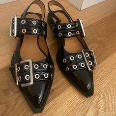 Ganni Buckled Eyelet-Embellished Recycled Faux Patent-Leather Ballet Flats Spring Flats, Buckled Flats, Studded Flats, Casual Dress Shoes, Slingback Flats, Looks Street Style, Swag Shoes, Ballet Pumps, Mode Inspo