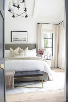 Is GREY really a depressing color? Is it time to go away and never come back? Transitional Modern Bedroom, Transitional Bedroom, Cama King, Fall Bedroom, Classic Bedroom, Boys Bedroom Decor, Couple Bedroom, Bedroom Aesthetic