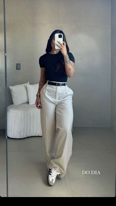 Outfits Elegantes Aesthetic, Singapore Aesthetic Outfit, Business Casual Outfits For Women Sneakers, Outfit Semi Formal Mujer, Outfit Casual Tenis, 23 Year Old Outfits, Ootd Formal Casual, Petite Casual Outfits, Casual Formal Outfits Women