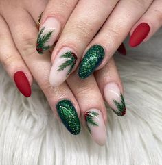 Miseltoe Nails, Red Green Nails, Yule Nails, Holly Nails, Winter Nails 2023, Set Nails, Xmas Nail Art, Kutek Disney