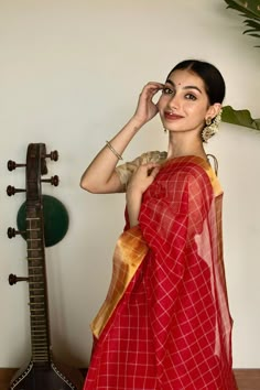 Party Outfits Indian, Synthetic Sarees, Corset Fashion Outfits, Handloom Cotton Saree, Outfits Indian, Saree Fashion, Cotton Saree Designs, Fashionable Saree Blouse Designs, Saree Poses