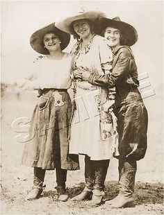 This stunning canvas art features three classic rodeo cowgirls from the 1920s in a vintage Western setting. Measuring at a large 13" x 19", this art print is perfect for any fan of Western or vintage photo art. The print is made using a Giclee & Iris Print production technique, ensuring high-quality and long-lasting colors. The canvas art is unframed, and the piece is an open edition print. This artwork reproduction is perfect for both home decor and collectors. The piece is listed by a dealer Women In Hats, Cowgirl Vintage, Cowgirl Photo, Wilde Westen, Rodeo Cowgirl, Into The West, Cowboy Girl, Cowgirl Art, Cowboys And Indians