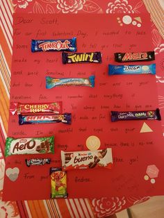 the candy bar display is made up of many different flavors