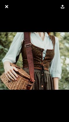 Hobbitcore Accessories, Cottagecore Outfits With Corsets, Hobbit Vest Pattern, Dress Like A Hobbit, Hobbit Aesthetic Outfit, Hobbit Bodice, Hobbit Style Clothes, Female Hobbit Outfit, Hobbit Core Fashion