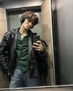 Cool Outfits For Men, Aesthetic Guys, Streetwear Men Outfits, Men Fashion Casual Outfits, A Mirror, Pretty Men