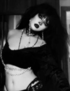 Goth Witchy Aesthetic, Juggalette Aesthetic, Black And White Wolfcut, Gothic Aesthetic Girl, Goth Wallpaper Aesthetic, Gothic Girl Aesthetic, Emo Women, Ethereal Goth, Goth People