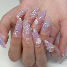 Lavender Nails Aesthetic, Lavender Floral Nails, Purple Nail Aesthetic, Nail Inspo Lavender, Lavender Nails Ideas, Tangled Themed Nails, Purple Quince Nails, Rapunzel Inspired Nails, Purple Aesthetic Nails