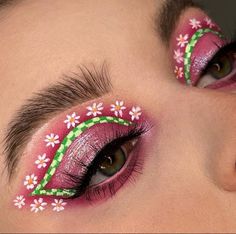 Unique Eyeshadow, Beautiful Halloween Makeup, Bold Eye Makeup, Makeup Drawing, Fun Makeup, Halloween Makeup Inspiration, Unique Makeup