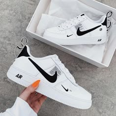 Instagram Feed – Sneaker & Lifestyle Blog | snkraddicted.com Sepatu Platform, Wallpaper Nike, Nike Casual, Black Nike Shoes, All Nike Shoes, Edgy Chic