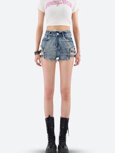 Distressed Cut Out Denim Shorts Grunge Summer Outfits, Hip Hop Fashion 90s, Edgy Street Style, Grunge Summer, Fierce Fashion, Crop Pullover, 90s Fashion Grunge, Shorts Collection, Timeless Looks