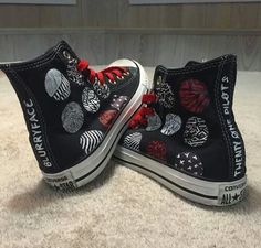 Twenty One Pilots Merch, Converse Outfits, Curvy Petite Fashion, Casual Cosplay, Latest Shoe Trends, Outfits With Converse, Victorias Secret Models, Estilo Punk, Milan Fashion Weeks