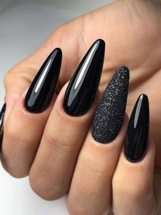 Black Almond Nails, Black Nails With Glitter, Bridesmaids Nails, Black Acrylic Nails, Pola Kristik, Chic Nails, Nail Arts, Artificial Nails