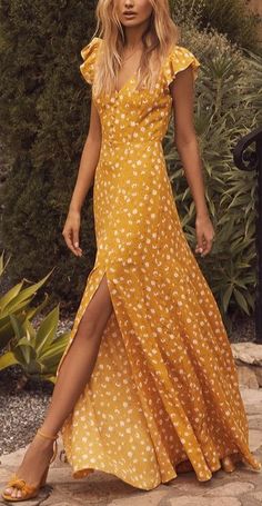 Yellow Floral Maxi Dress, Bridesmaid Outfit, Backless Maxi Dresses, Maxi Robes, Inspired Outfits, Woven Dress, Popsugar, Trendy Dresses