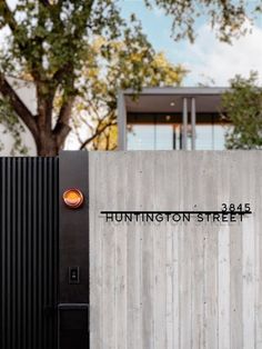 there is a sign on the side of a building that says,'thurnington street '