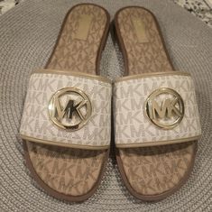 Beautiful Michael Kors Sandals. I Wore Them Twice. Excellent Condition. No Signs Of Wear In The Insole, Only In The Soles. See Pictures Attached** Michael Kors Sandals, Michael Kors Shoes, Women's Shoes Sandals, Shoes Sandals, Michael Kors, Women Shoes, Sandals, Signs, Women Shopping