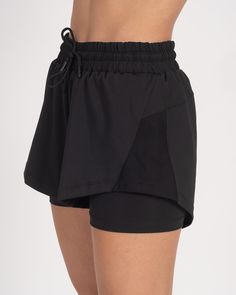 Short doble con licra, perfectos para hacer ejercicio, salir o estar cómoda en casa. Modelo viste talla 3. Volleyball Short, Short Gym, Volleyball Shorts, Teen Fashion Outfits, Teen Fashion, Panama, Active Wear, Casual Outfits, Swimming