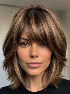 Layered Bottom Hair, Short Layered Hair For Women, Modern Medium Hairstyles, Short Hair Styles For Women With Bangs, Medium Length Shaggy Bob, 50 Plus Hairstyles Over 50, Medium Hair With Bangs And Layers, Hot Mom Haircut, Medium Hair With Bangs