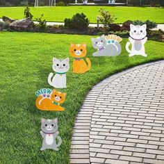 there are many cat decorations on the lawn