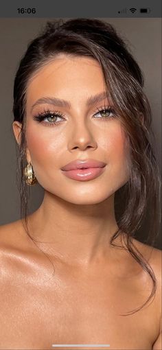 Dewey Bronze Makeup, Fall Wedding Makeup Green Eyes, Brown Makeup For Green Eyes, Bronze Face Makeup, Bright Lip Wedding Makeup, Smoky Wedding Makeup Brown Eyes, Wedding Makeup Brown Hair Green Eyes, Subtle Burgundy Eye Makeup, Natural Make Up Wedding Brunette