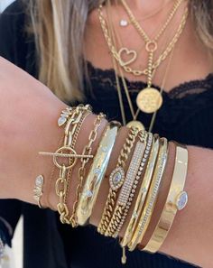 Chunky Bracelet Stack, Xoxo Jewelry, Wrist Jewelry, Luxe Jewelry, Jewelry Accessories Ideas, Dope Jewelry, Nail Jewelry, Jewelry Fashion Trends, Classy Jewelry