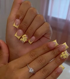 Summer Charm Nails, Yellow French Tip With Design, Short Vacay Nails, Nail Shop Nails, Short Nails With Flower Design, Short Freestyle Nails With Charms, Yellow Acrylic Nails Short, Short Nail Acrylic Designs, Dope Nail Designs Classy Short Acrylic