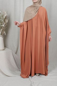 Habits Musulmans, Islamic Clothes, Muslim Women Hijab, Fashion Muslim, Abaya Dress, Modest Wear, Islamic Clothing, Long Kimono, Evening Dresses Elegant