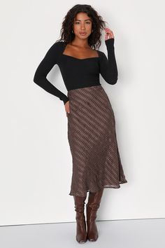 Midi Skirt And Boots, Chiffon Midi Skirt, Classy Skirts, Midi Skirt Outfit, Winter Skirt Outfit, Striped Midi Skirt, Skirts With Boots, Work Skirts, Paris Outfits