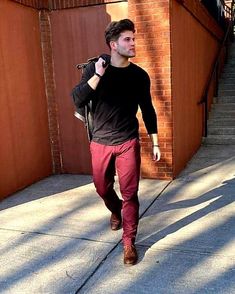 Burgundy Chinos Men Outfits, Burgundy Pants Men, Fashion Ideas For Men, Burgundy Pants Outfit, Red Pants Men, Maroon Pants Outfit, Chinos Men Outfit, Burgundy Chinos, Wine Pants