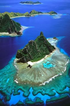 an island in the middle of water with many small islands on each side and two smaller ones