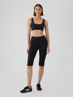 This legging is made with 79% recycled polyester.  Less waste in the world.  More great clothes for you.  Moisture Wicking helps keep your skin dry.  Stretch allows freedom of movement while providing superior shape retention.  Elongating flatlock contouring seams create smooth lines and help prevent chafing.  Smooth, flat, wide waistband.  High rise.  Fitted silhouette.  Hits at the knee.  Models wearing Gap Gap Fit, Freedom Of Movement, Smooth Lines, Fitted Silhouette, Wide Waistband, Cropped Leggings, Black Leggings, Moisture Wicking, Gap