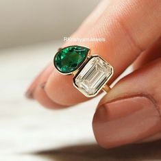 5 TCW Pear & Emerald Cut Moissanite Two Stone Toi et Moi Engagement Ring Pear Emerald Unique Bezel Set Ring Wedding Ring Bridal Ring 𝐍𝐨𝐭𝐞 𝐅𝐨𝐫 𝐋𝐚𝐛 𝐆𝐫𝐨𝐰𝐧 𝐂𝐕𝐃 𝐃𝐢𝐚𝐦𝐨𝐧𝐝 𝐁𝐮𝐲𝐞𝐫𝐬 𝐎𝐧𝐥𝐲:- 𝐃𝐢𝐚𝐦𝐨𝐧𝐝 𝐒𝐢𝐳𝐞 & 𝐐𝐮𝐚𝐥𝐢𝐭𝐲 𝐃𝐢𝐟𝐟𝐞𝐫𝐞𝐧𝐭 𝐢𝐧 𝐋𝐚𝐛 𝐆𝐫𝐨𝐰𝐧 & 𝐂𝐄𝐑𝐓𝐈𝐅𝐈𝐂𝐀𝐓𝐈𝐎𝐍 𝐖𝐞 𝐩𝐫𝐨𝐯𝐢𝐝𝐞 𝐈𝐆𝐈 𝐜𝐞𝐫𝐭𝐢𝐟𝐢𝐜𝐚𝐭𝐢𝐨𝐧 𝐟𝐨𝐫 𝐭𝐡𝐞 𝐝𝐢𝐚𝐦𝐨𝐧𝐝 𝐚𝐧𝐝 𝐂𝐆𝐋 𝐜𝐞𝐫𝐭𝐢𝐟𝐢𝐜𝐚𝐭𝐞 𝐟𝐨𝐫 𝐭𝐡𝐞 𝐫𝐢𝐧𝐠. 𝐍𝐨𝐭𝐞 𝐭𝐡𝐚𝐭 𝐜𝐞𝐫𝐭𝐢𝐟? Double Stone Engagement Ring Green Emerald, Emerald And Diamond Toi Et Moi Engagement Ring, Engagement Ring Pear, Bezel Set Engagement Ring, Green Emerald Ring, Blood Diamond, Emerald Cut Moissanite, Bezel Set Ring, Cvd Diamond