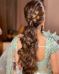 #braidedhairstyle #hairstylesforshorthair #hairstyleinspiration #hairaccessories #hairstyleideas #hairstyles #braids #braidoftheday #pakistanifashion #pakistaniweddings #pakistanipartyhairstyle#tranding Reception Pony Hairstyles, Ponytail Party, Reception Program, Zari Work Saree, Down Hairstyles For Long Hair, Pony Hairstyles, Simple Frocks