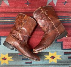 From the magical Red Rock country of Sedona, Arizona, nestled in the delight of the Coconino National Forest, BlackbirdSedona presents to you this great pair of brown marbled leather Vintage Men's JUSTIN Western boots. They are a Men's size 10 EE (wider in with than average).  They are in worn-in and distressed vintage condition, which gives these cool boots so much character!   Condition Notes: -very Broken-in, pre-owned condition  -Wear to heels and soles -Soiling, creasing, scuffing  -Shaft is quite pliable  measurements: heel to toe: 11 7/8 inches width, widest part of sole: 4 1/8 inches total height: 10.5 inches, inclusive of 1 inch heel Please visit our Brick and Mortar location, Blackbird Vintage,  while in Sedona! Coconino National Forest, Roper Boots, Sedona Arizona, Western Cowboy Boots, Red Rock, Cool Boots, National Forest, Sedona, Western Cowboy