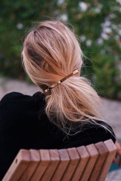 Sylvain Le Hen Barrette - stylist Jessica de Ruiter via Rip + Tan Streetstyle Hairstyle, Trendy We Fryzurach, Yoga Photography, Rose Gold Hair, Blonde Bobs, Good Hair Day, Hair Envy, Gold Hair, Messy Hairstyles