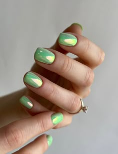 Lets Be Friends Chrome Nails, Green Chrome Nails Short, Green With Chrome Nails, Lime Green Chrome Nails, Light Green Chrome Nails, Green Nails With Chrome, Fun Green Nails, Green Chrome Nails Designs, Chrome Green Nails