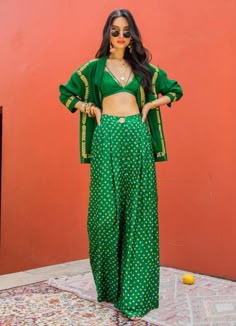 Emerald Bandhani Set The Little Black Bow - Fabilicious Fashion Boho Indian Outfits Wedding, Resort Wear Indian, Indian Streetwear Fashion, Indian Palazzo Pants Outfit, Wedding Guest Indian Outfit, Indian Pants Outfit, Diwali Outfit Indian For Teens, Modern Traditional Outfits, Mehndi Outfit Ideas