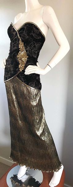 For Sale on 1stDibs - Gorgeous vintage 80s AJ BARI full length Strapless evening dress! Features a fitted black silk velvet bodice, w/ gold glitter thorughout, and gold beads Vintage Gold Evening Dress For Gala, Gold Velvet Evening Dress, Gold Velvet Party Dress, Vintage Gold Evening Dress For Party, Vintage Strapless Evening Dress, Vintage Floor-length Cocktail Evening Dress, Vintage Formal Evening Dress For Festive Occasions, Vintage Formal Festive Evening Dress, Vintage Festive Formal Evening Dress