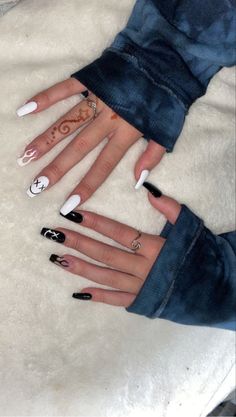 Painted Acrylic Nails, Nagellack Trends, Black Acrylic Nails, Hippie Nails, White Acrylic Nails, Grunge Nails, Simple Acrylic Nails