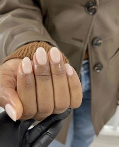 Elegant Nails Neutral, Clear Nails Ideas Short, Creamy Neutral Nails, Natural Nails Real Painted, Short Almond Gel Nails Fall, Nail Designs For Wide Nail Beds, Almond Nails For Black Women, Glazed Nails Black Women, Bridal Nails Round