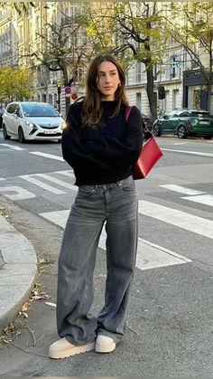 Grey Jeans Summer Outfit, Dark Grey Jeans Outfit Ideas, Dark Grey Wide Leg Pants Outfit, Dark Denim Wide Leg Jeans, Charcoal Denim Jeans Outfit, Grey Wide Jeans Outfit, Wide Leg Grey Jeans Outfit, Dark Grey Jeans Outfit Women, Grey Denim Pants Outfit