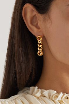 Gucci's earrings are tipped with the 'GG' logo at each side, anchored by chunky gourmette chains. Part of the 'Aria' collection, they've been cast in Italy from gold-tone metal and intricately etched. Gucci Earring, Gucci Accessories Jewelry, Italy Gold Jewelry, Gucci Earrings, Gucci Earrings Gold, Gucci Jewelry Earring, Luxury Evening Gucci Earrings, Gucci Luxury Drop Earrings, Luxury Gucci Pierced Earrings