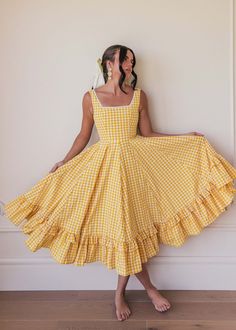 Picnic Dress Aesthetic, Granny Core Outfits, Marigold Aesthetic, Cottagecore Vintage Print Summer Dress, Gingham Patchwork Summer Dresses, Summer Cottagecore Dress With Floral Patchwork, Fitted Gingham Cottagecore Dress, Picnic Dresses, Spring Vintage Gingham Dress