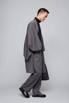 Y. & SONS Modern Kimono Men, Kimono Men, Cloak Room, Mens Kimono, Modern Kimono, Kimono Shirt, Brain Dump, Cloak, Chic Style