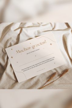 there is a card that says munchies grusse on the bed sheet