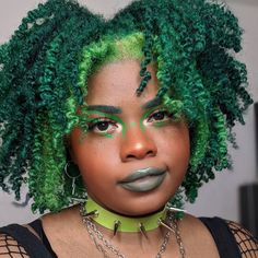 Green Afro, Green Hair Girl, Color Block Hair, Afro Goth, Hair Black Women, Dyed Natural Hair, Alternative Hair, Afro Punk, Dye My Hair