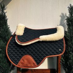 a black and brown horse saddle cover