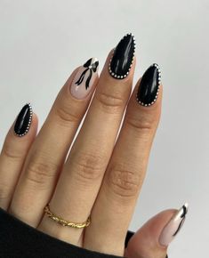 Dark Feminine Nails Almond, Black Nail Ideas Almond, Black And White Nails Almond, Blair Waldorf Nails, Dark Aesthetic Nails, Black And White Nails Ideas, December Nail Colors, Nail Ideas December, Black And White Nail Ideas